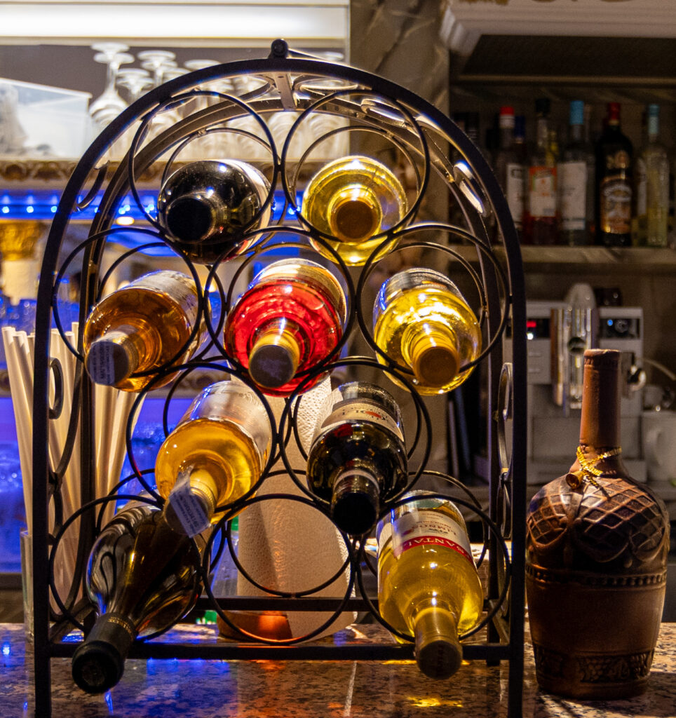 Weinauswahl im Restaurant Athos